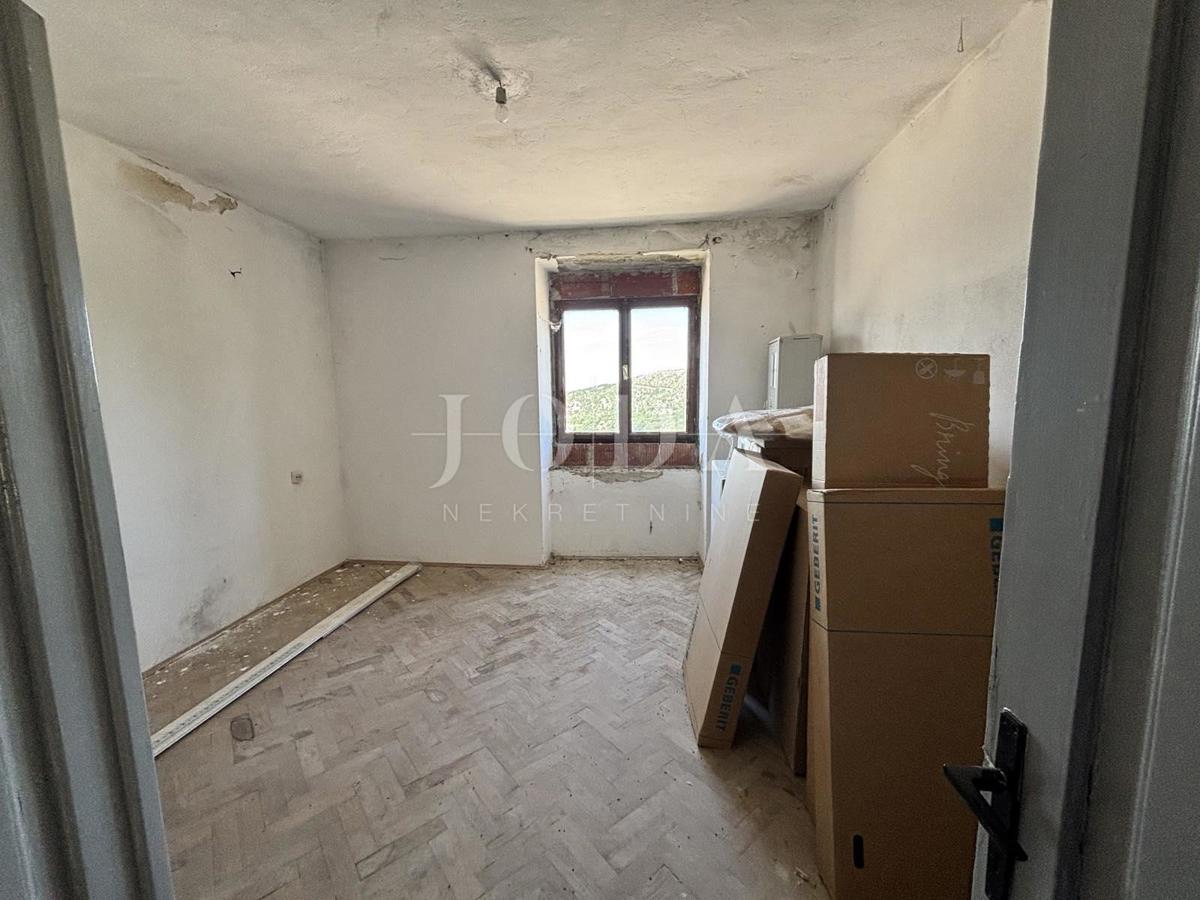 Bribir, hiša za prenovo s potencialom