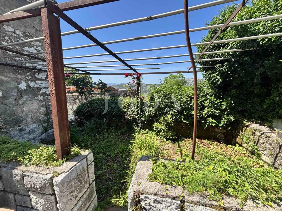Bribir, hiša za prenovo s potencialom