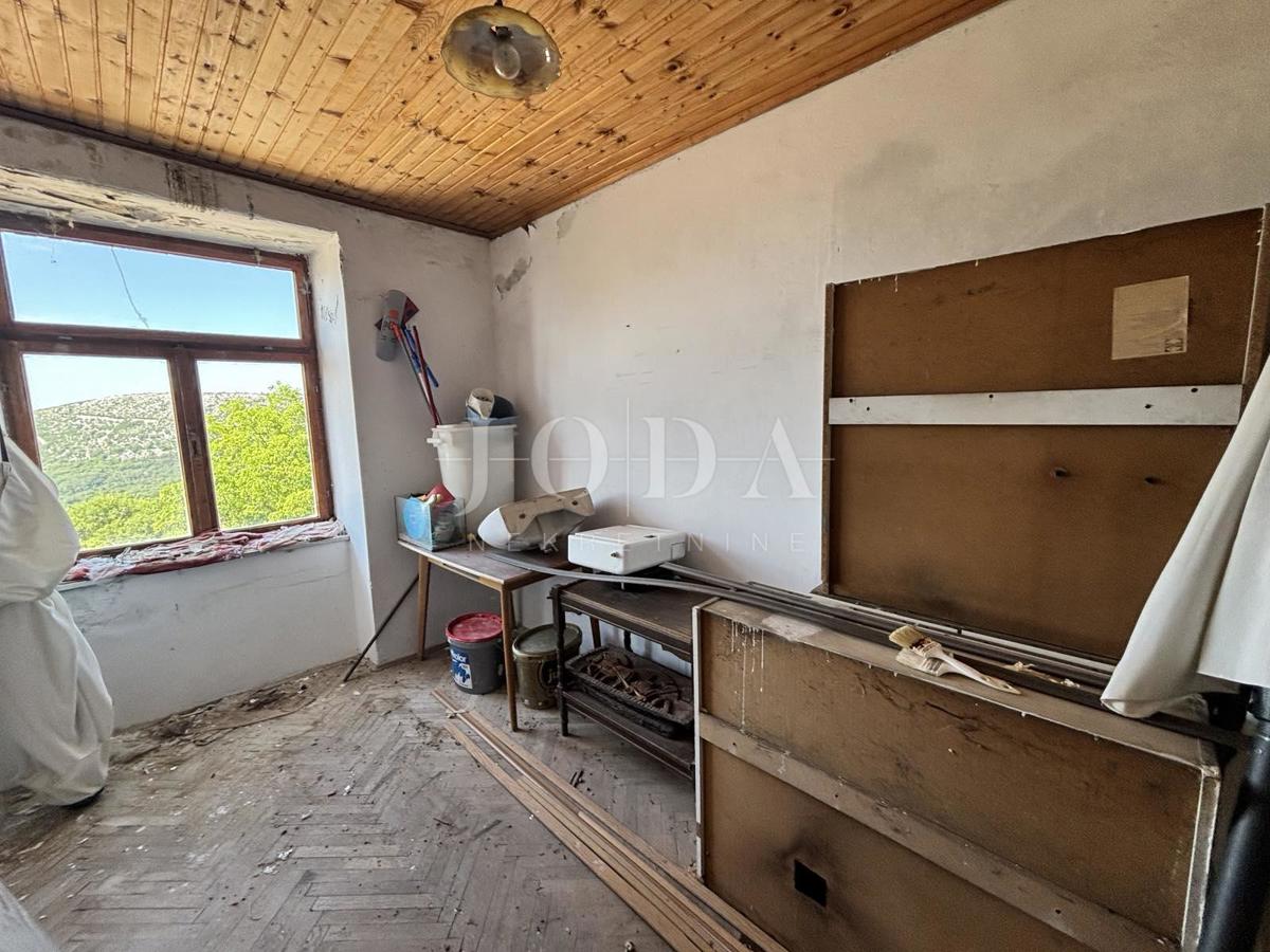 Bribir, hiša za prenovo s potencialom