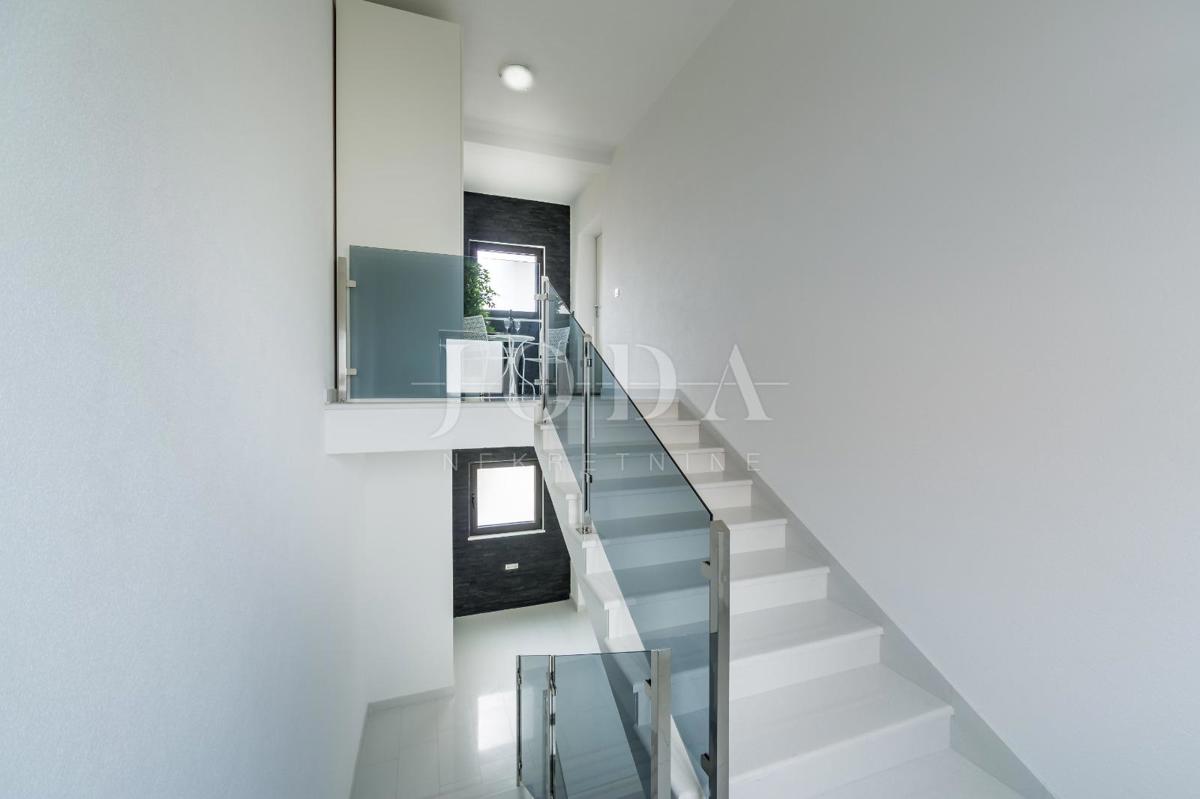 Luksuzni penthouse v Crikvenici s čudovitim razgledom