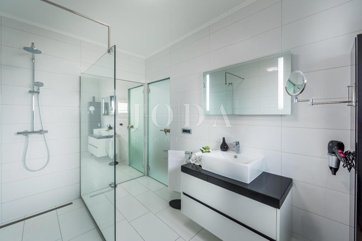 Luksuzni penthouse v Crikvenici s čudovitim razgledom