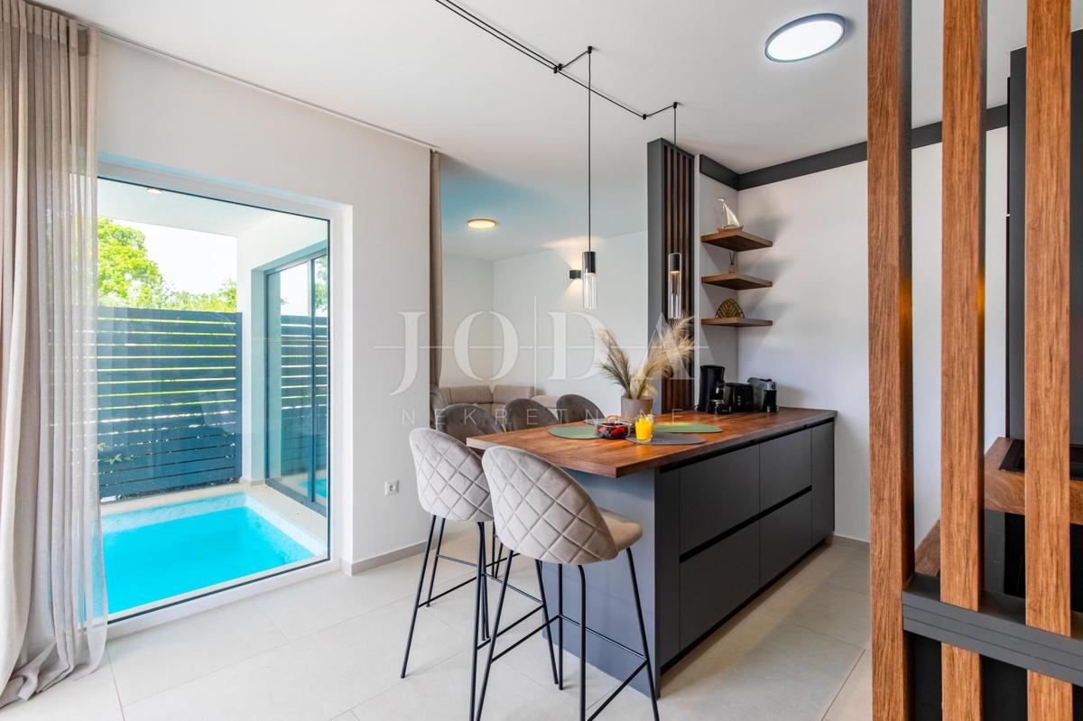 Apartma z bazenom in vrtom