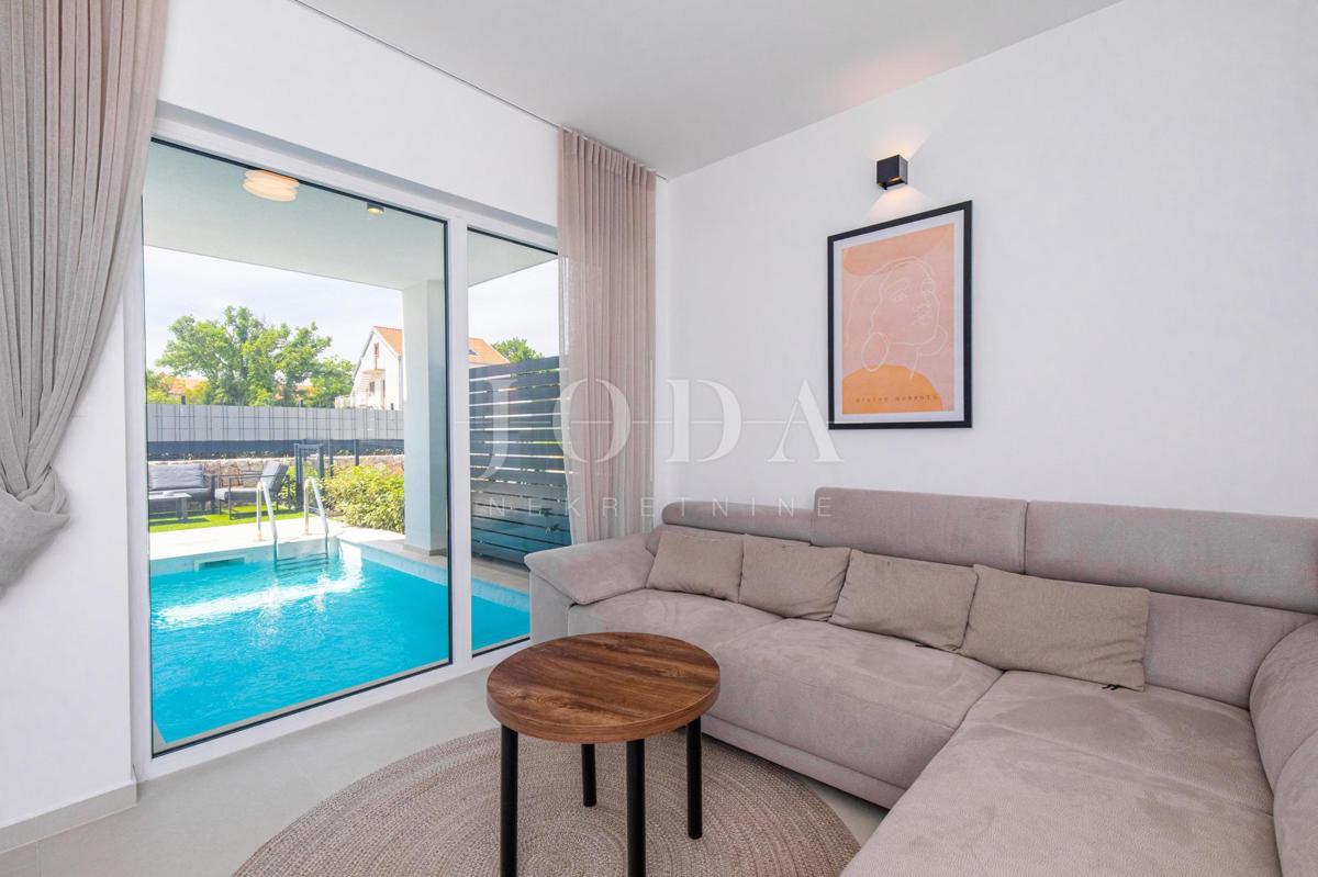 Apartma z bazenom in vrtom