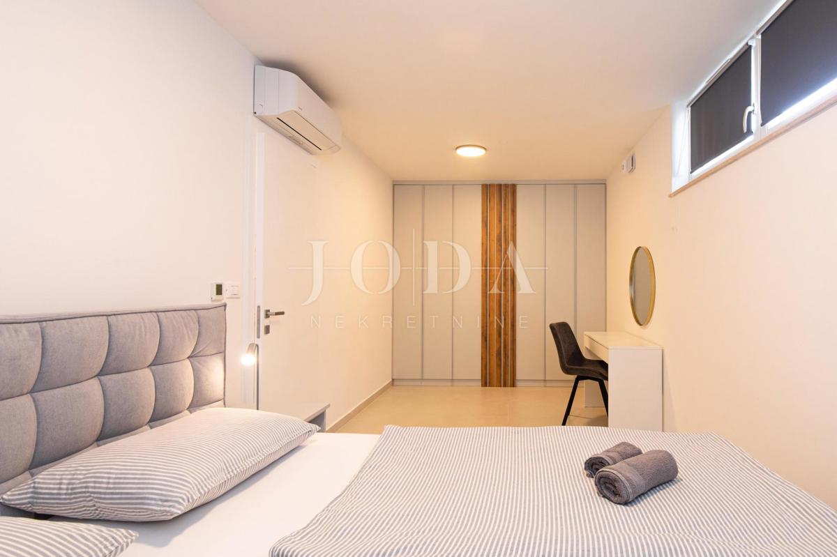 Apartma z bazenom in vrtom