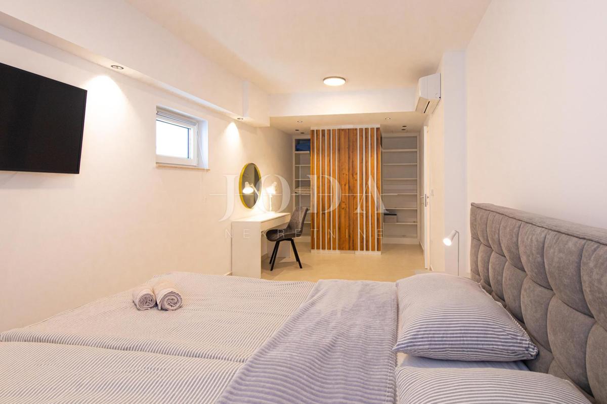 Apartma z bazenom in vrtom
