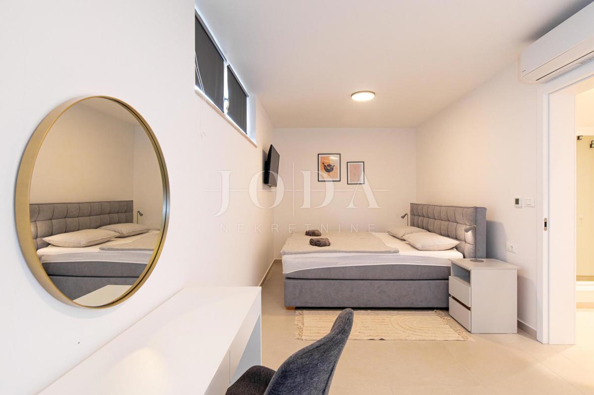 Apartma z bazenom in vrtom