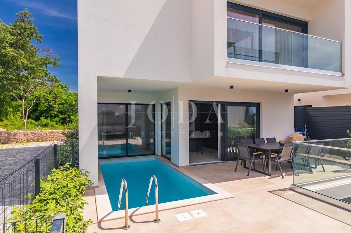 Apartma z bazenom in vrtom