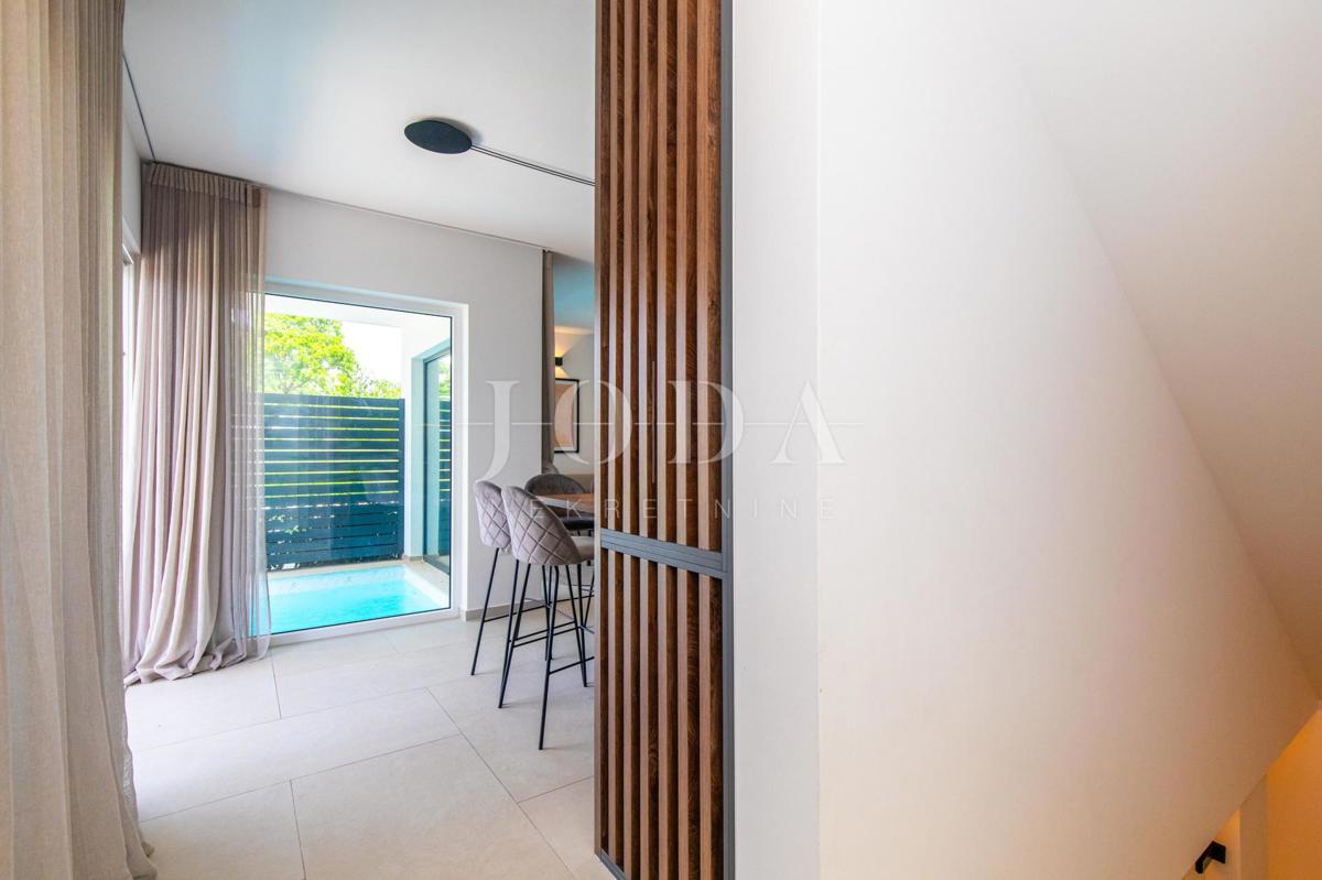 Apartma z bazenom in vrtom