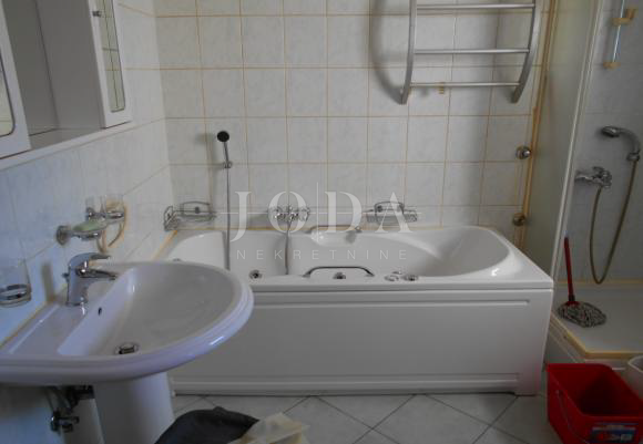 Barić Draga - hiža v bližini mora