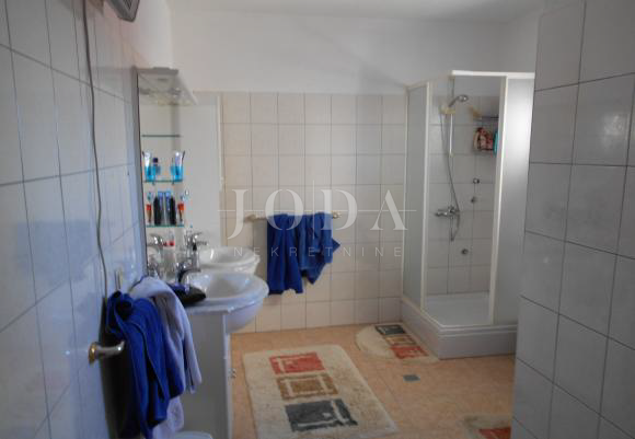 Barić Draga - hiža v bližini mora