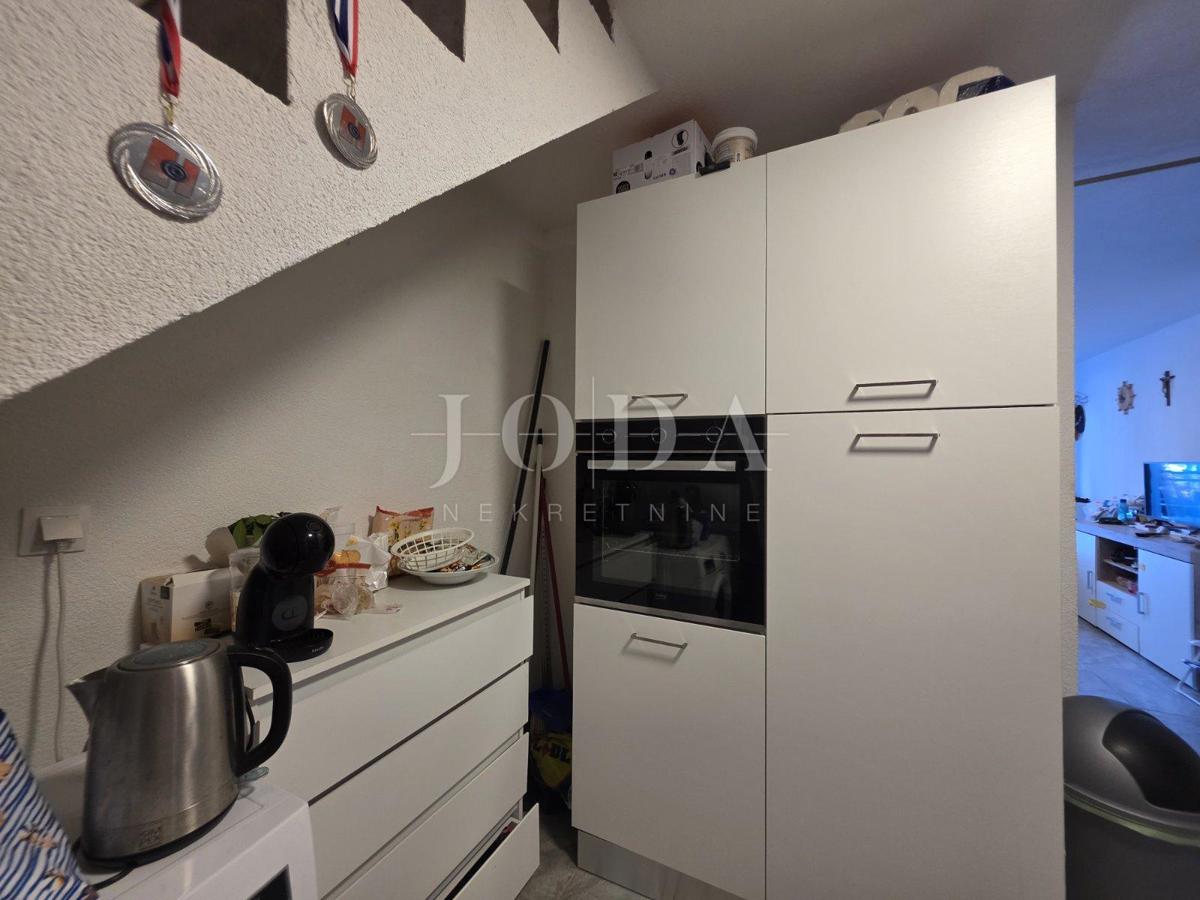 Novi Vinodolski, dvosobni apartma, 220 m od morja