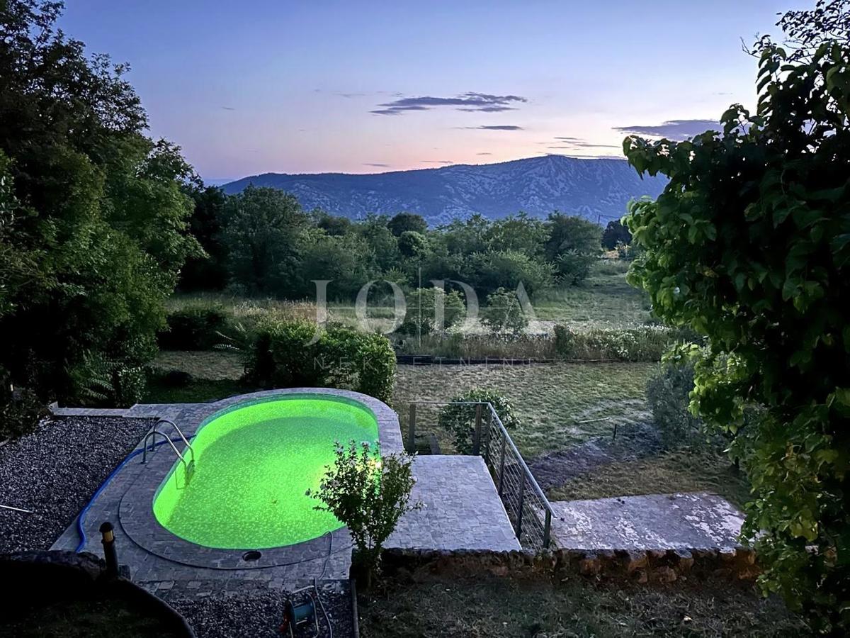 Grižane – Posestvo z dvema kamnitima hišama in zemljiščem