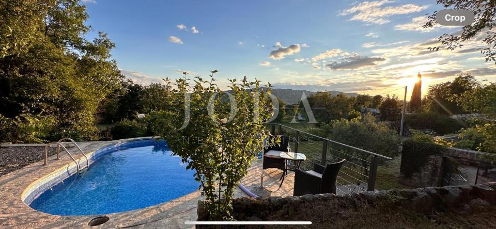 Grižane – Posestvo z dvema kamnitima hišama in zemljiščem