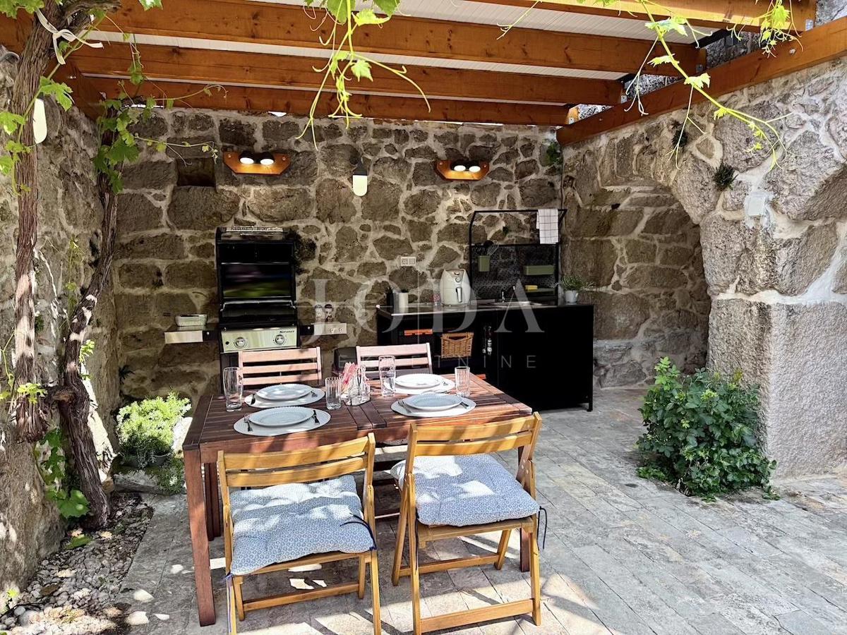 Grižane – Posestvo z dvema kamnitima hišama in zemljiščem