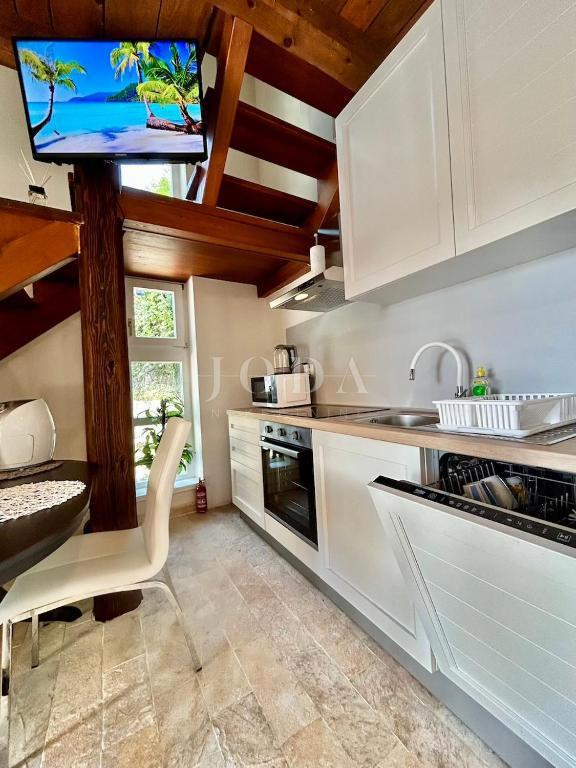 Grižane – Posestvo z dvema kamnitima hišama in zemljiščem