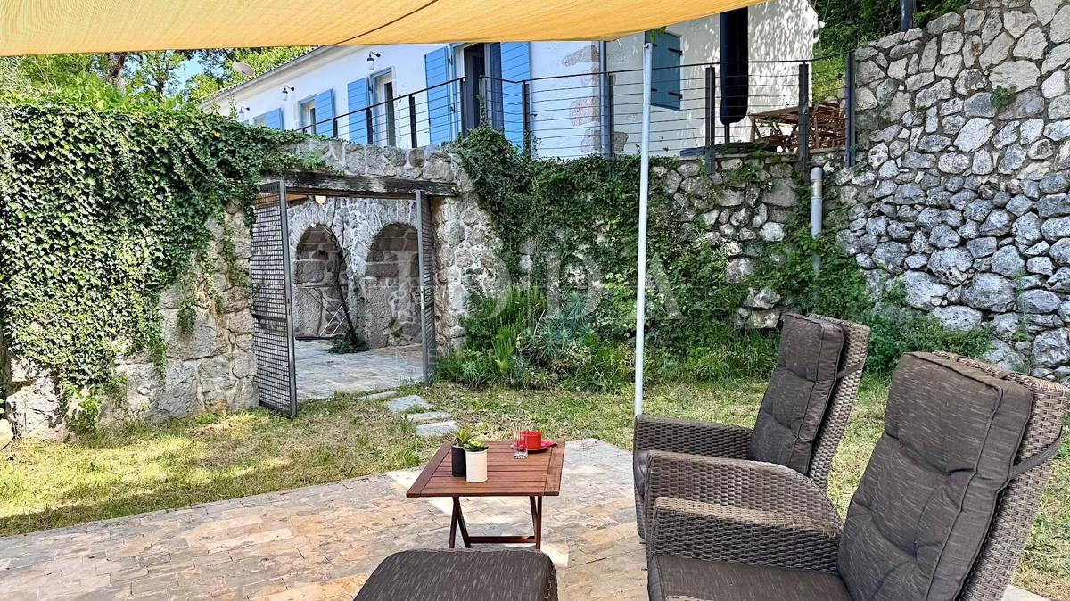 Grižane – Posestvo z dvema kamnitima hišama in zemljiščem