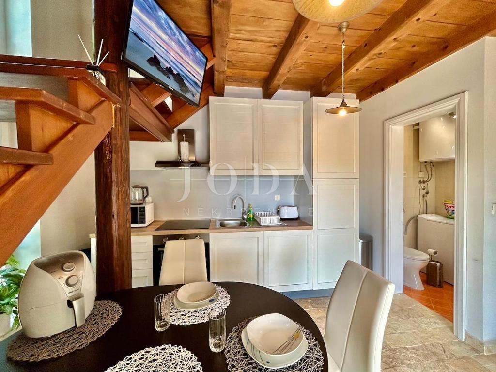 Grižane – Posestvo z dvema kamnitima hišama in zemljiščem