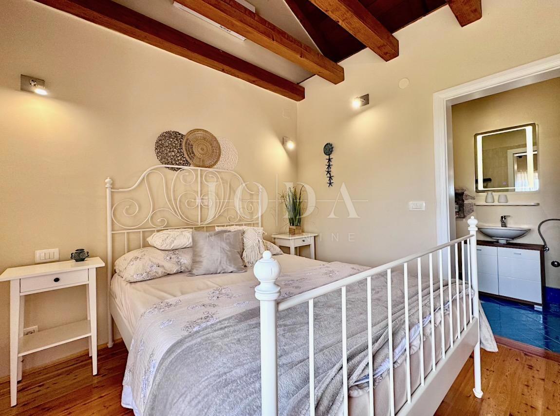 Grižane – Posestvo z dvema kamnitima hišama in zemljiščem