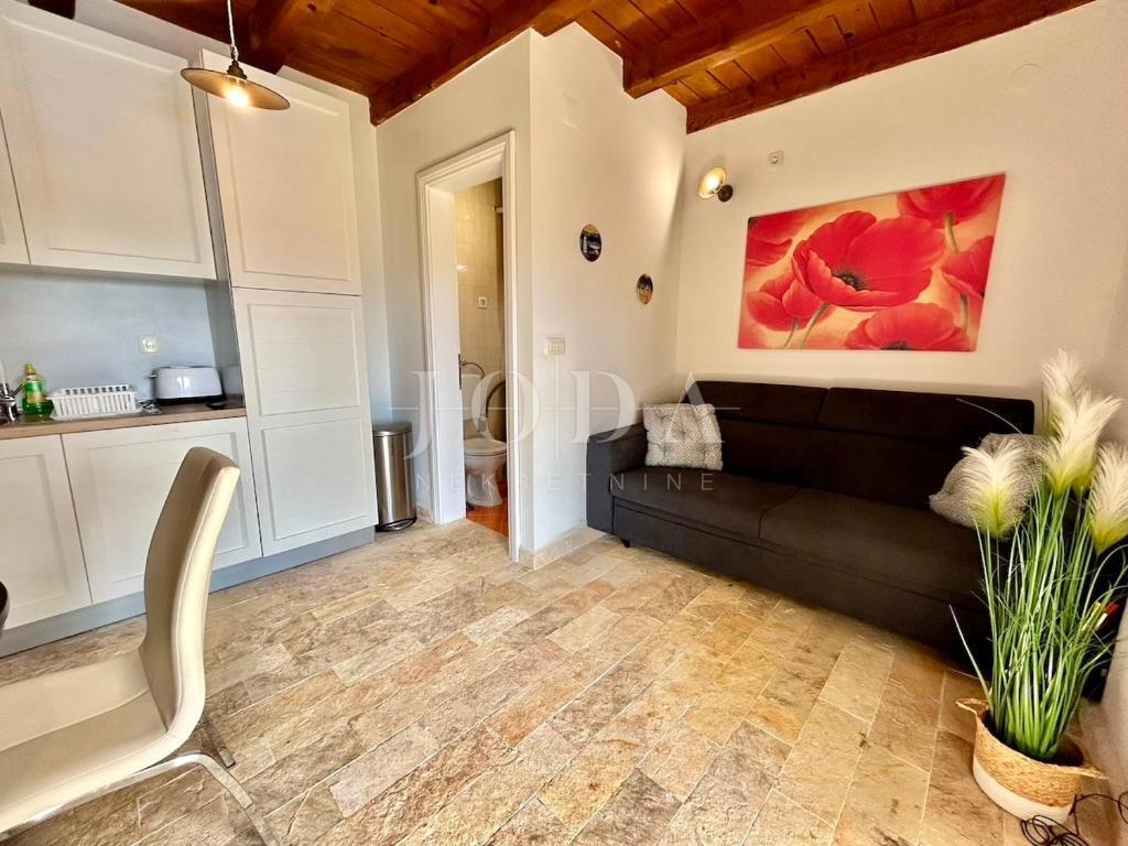 Grižane – Posestvo z dvema kamnitima hišama in zemljiščem