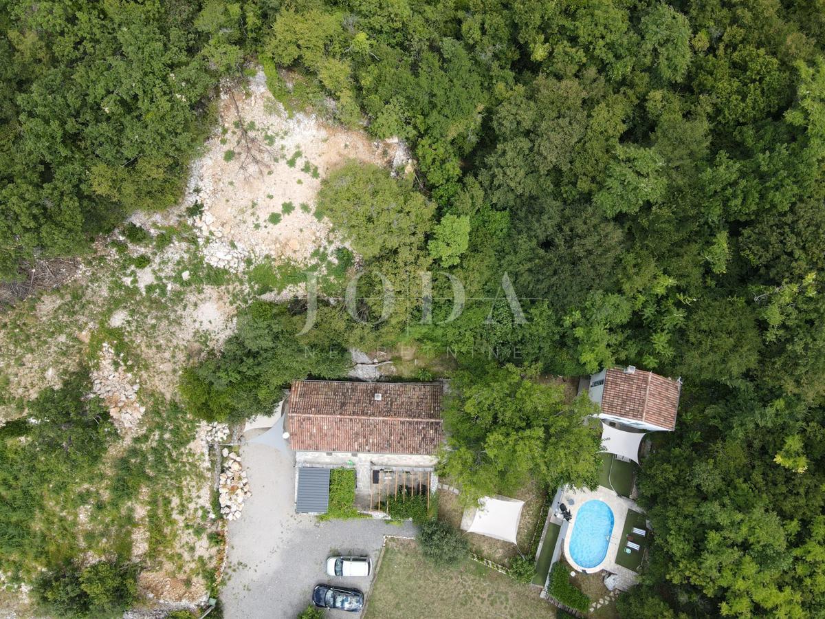 Grižane – Posestvo z dvema kamnitima hišama in zemljiščem