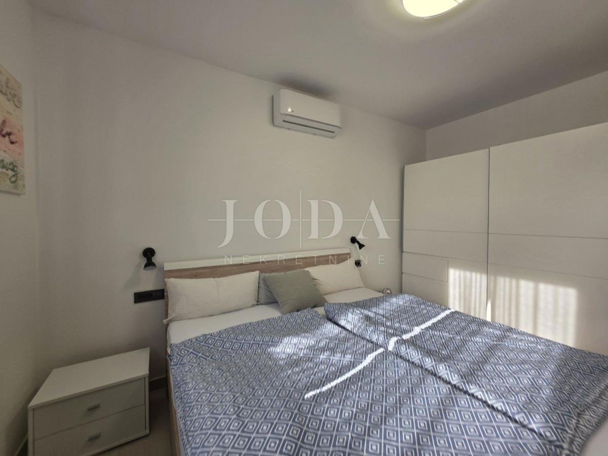 Novi Vinodolski, novogradnja, pritlično stanovanje z vrtom