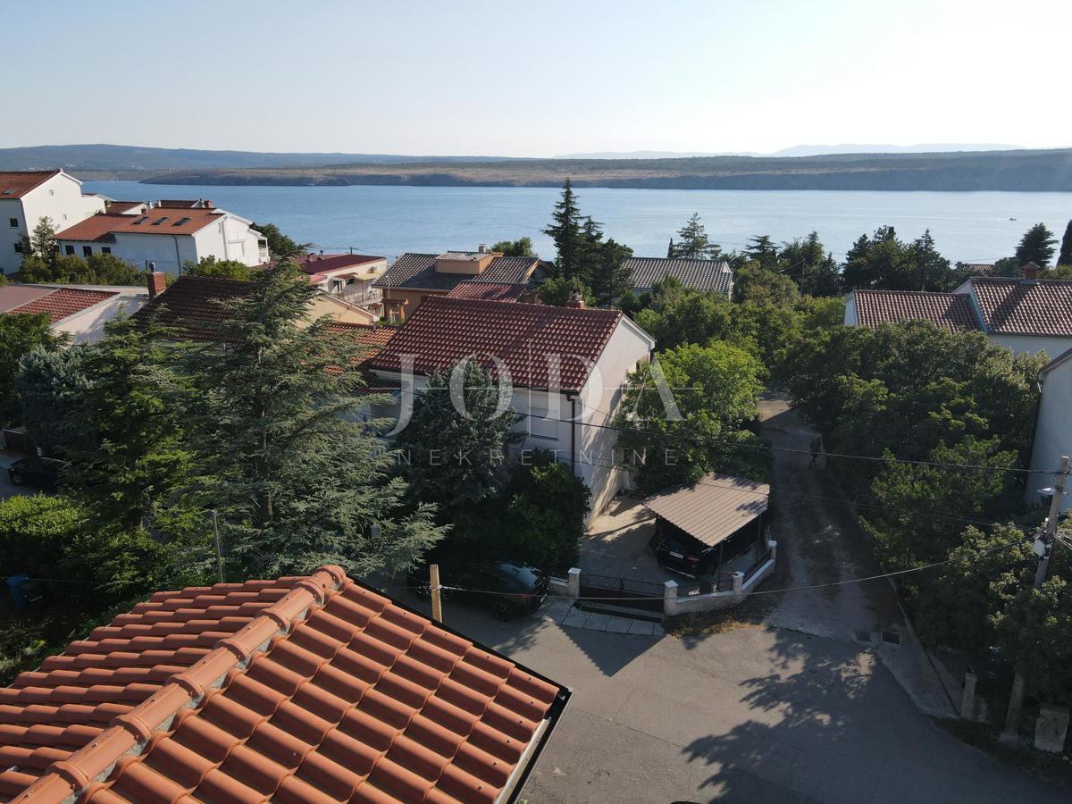 Jadranovo triposteljno stanovanje s pogledom na morje