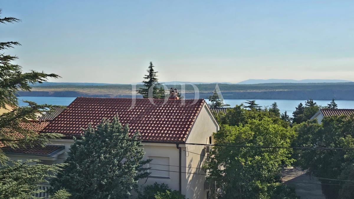 Jadranovo triposteljno stanovanje s pogledom na morje