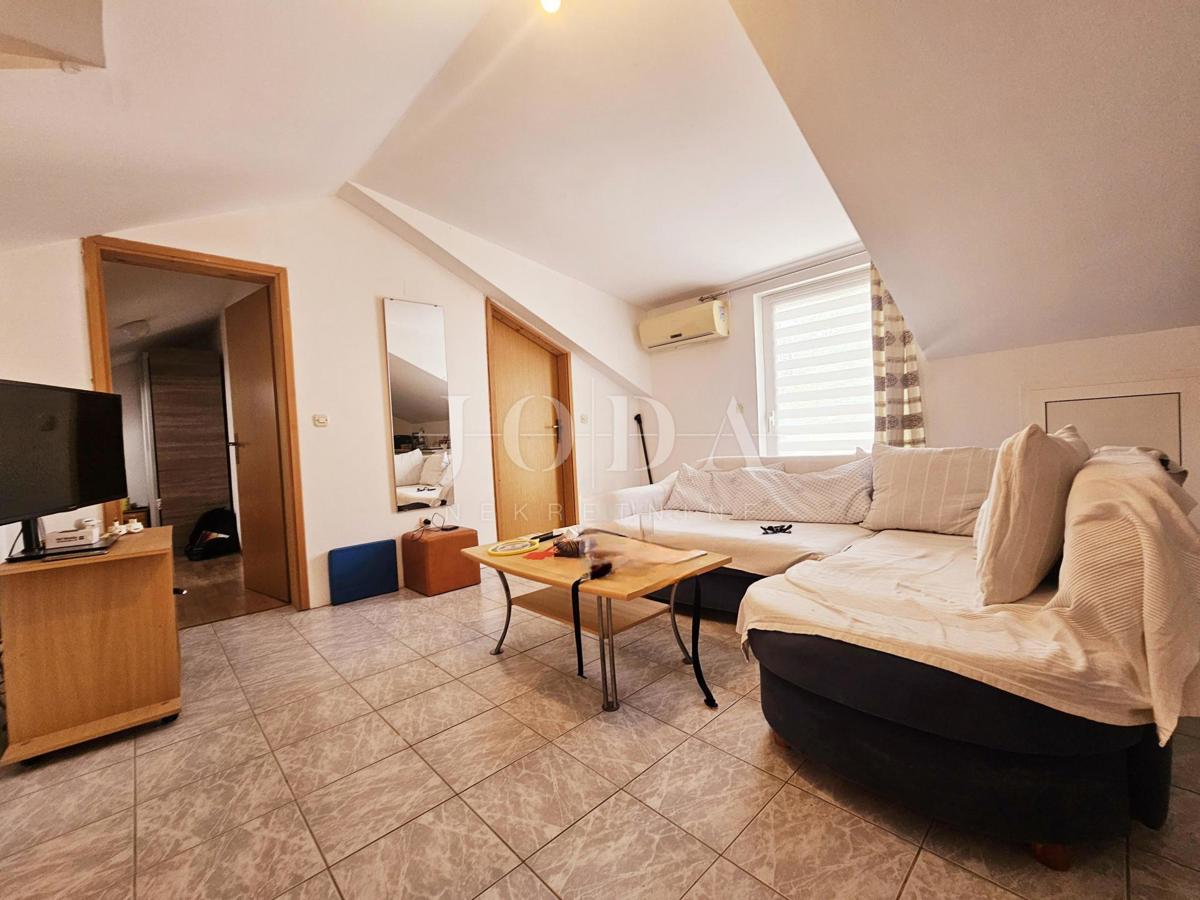 Samostojna hiša s tremi apartmaji, pogled morje - Malinska