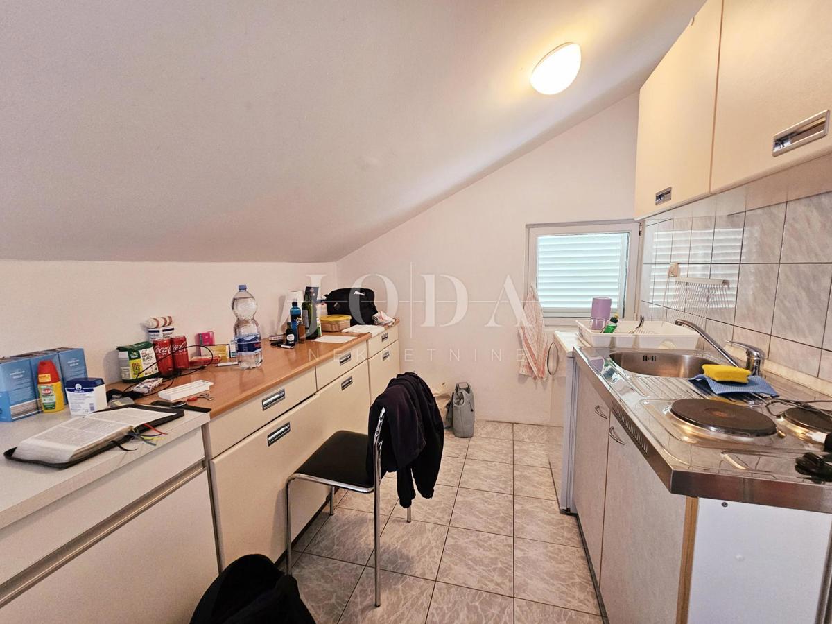 Samostojna hiša s tremi apartmaji, pogled morje - Malinska