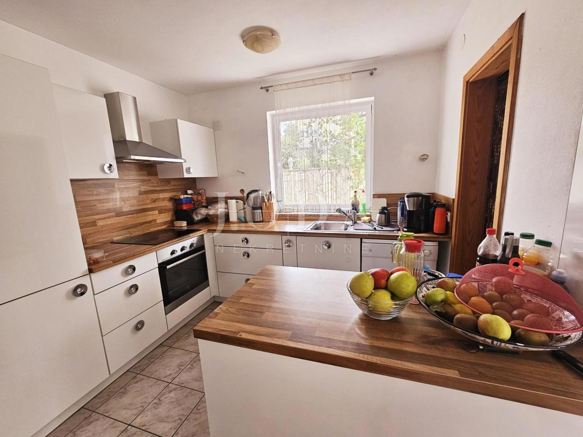 Samostojna hiša s tremi apartmaji, pogled morje - Malinska