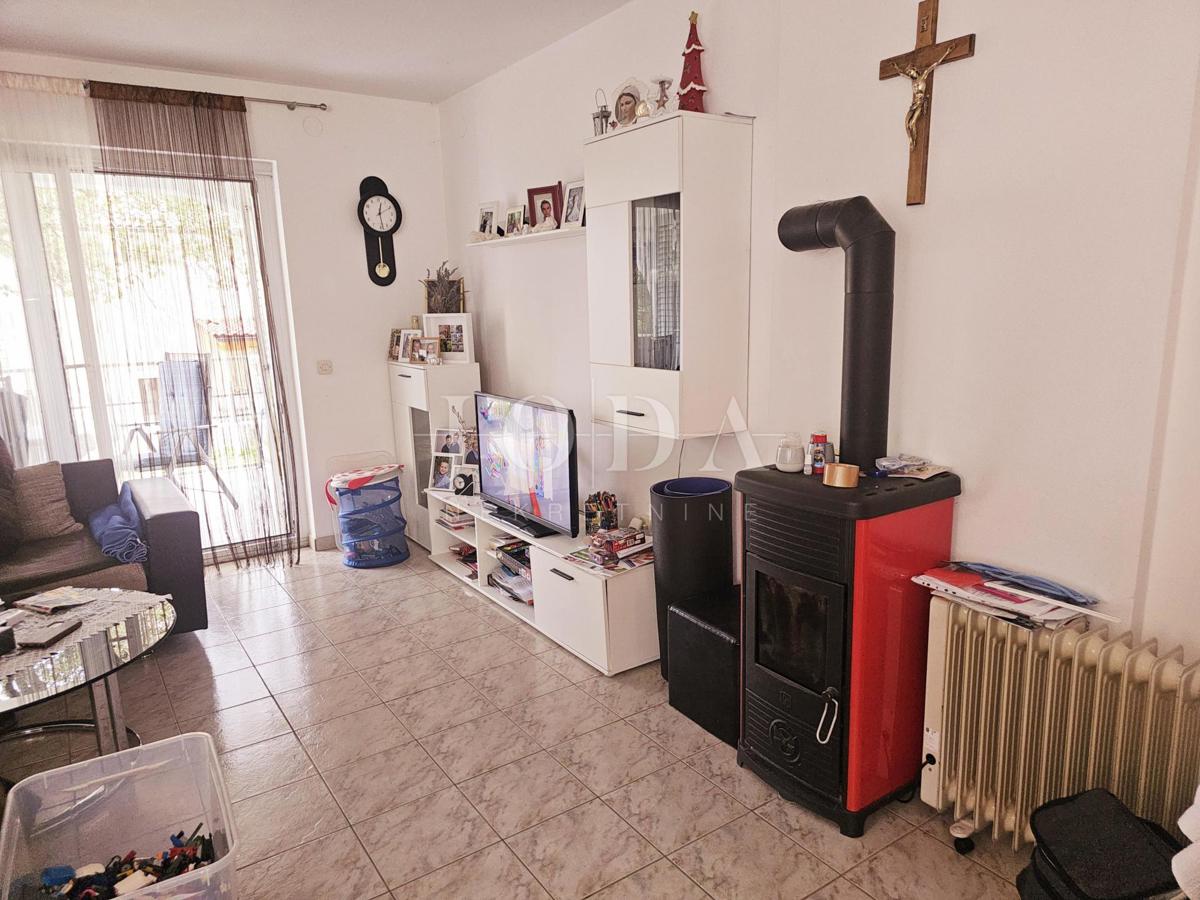 Samostojna hiša s tremi apartmaji, pogled morje - Malinska