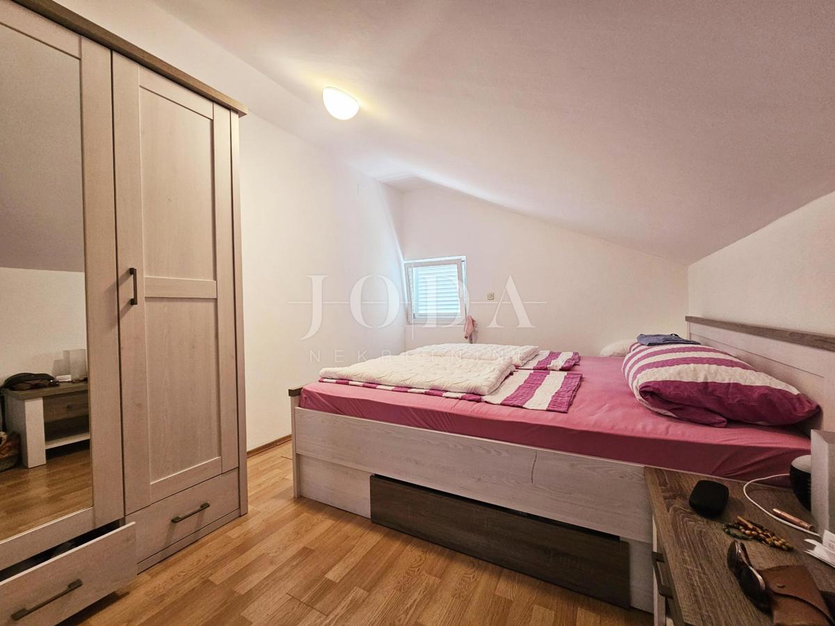 Samostojna hiša s tremi apartmaji, pogled morje - Malinska