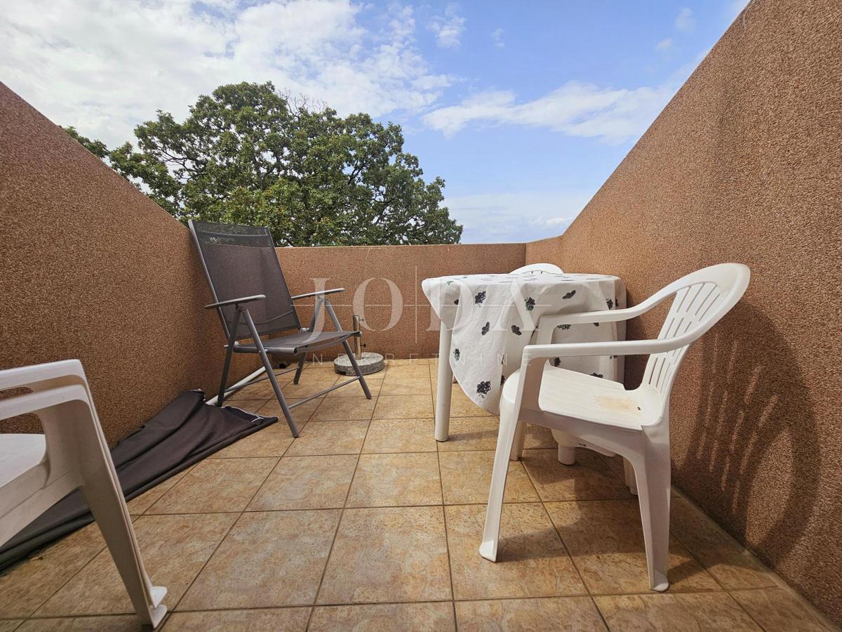 Samostojna hiša s tremi apartmaji, pogled morje - Malinska