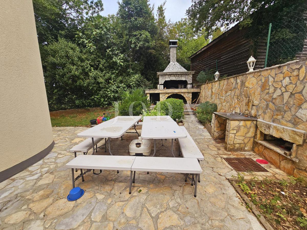 Samostojna hiša s tremi apartmaji, pogled morje - Malinska