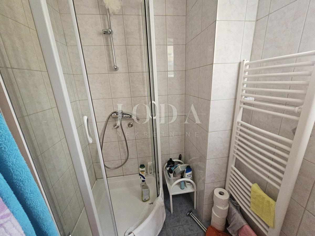 Samostojna hiša s tremi apartmaji, pogled morje - Malinska