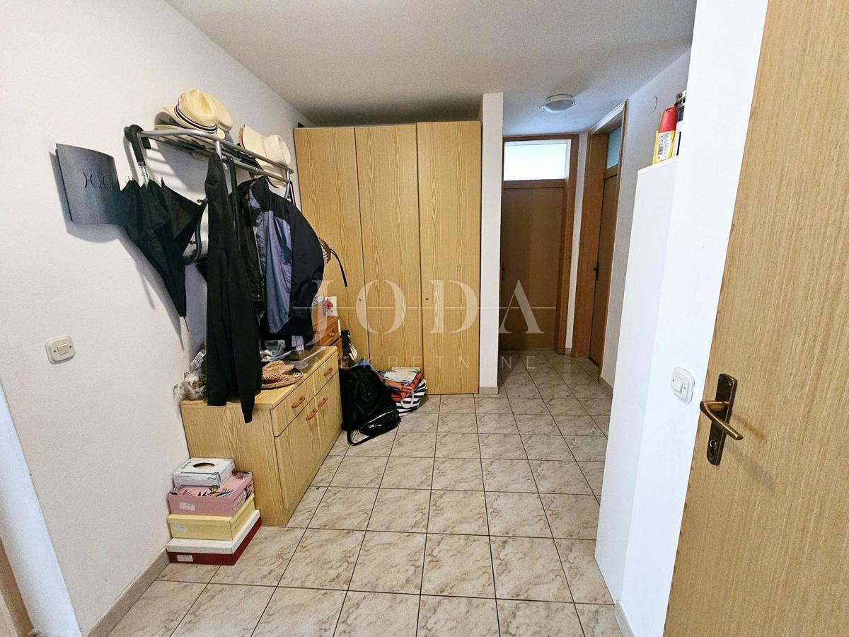 Samostojna hiša s tremi apartmaji, pogled morje - Malinska