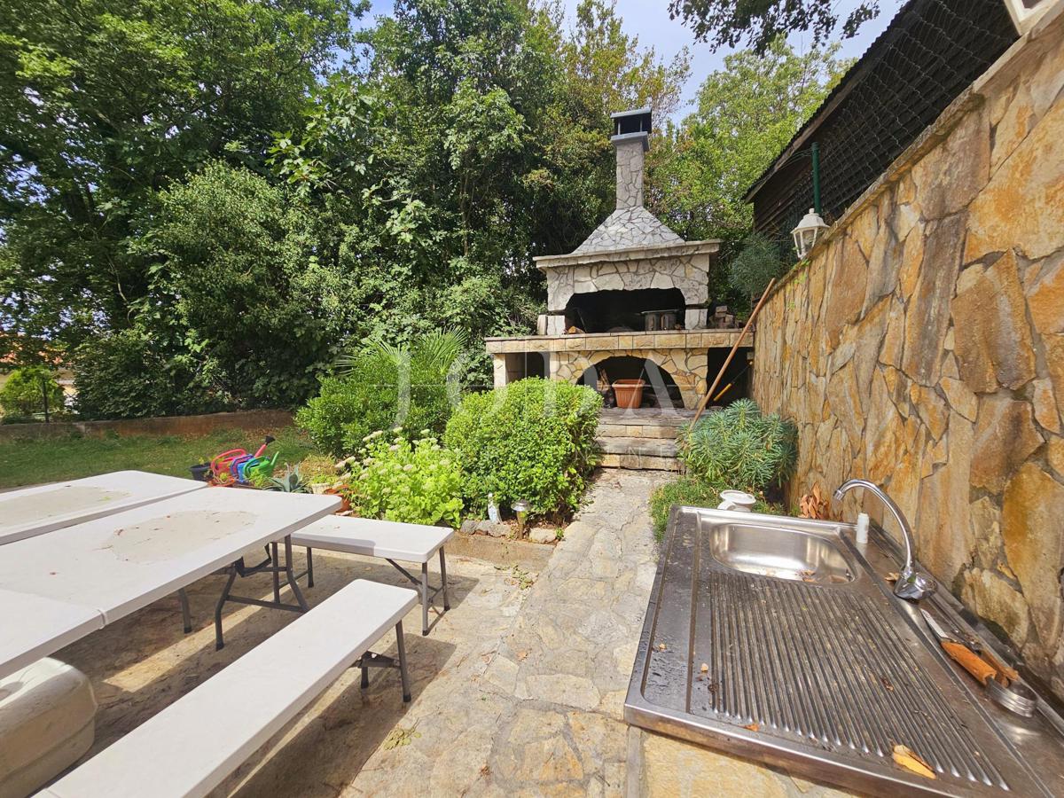 Samostojna hiša s tremi apartmaji, pogled morje - Malinska