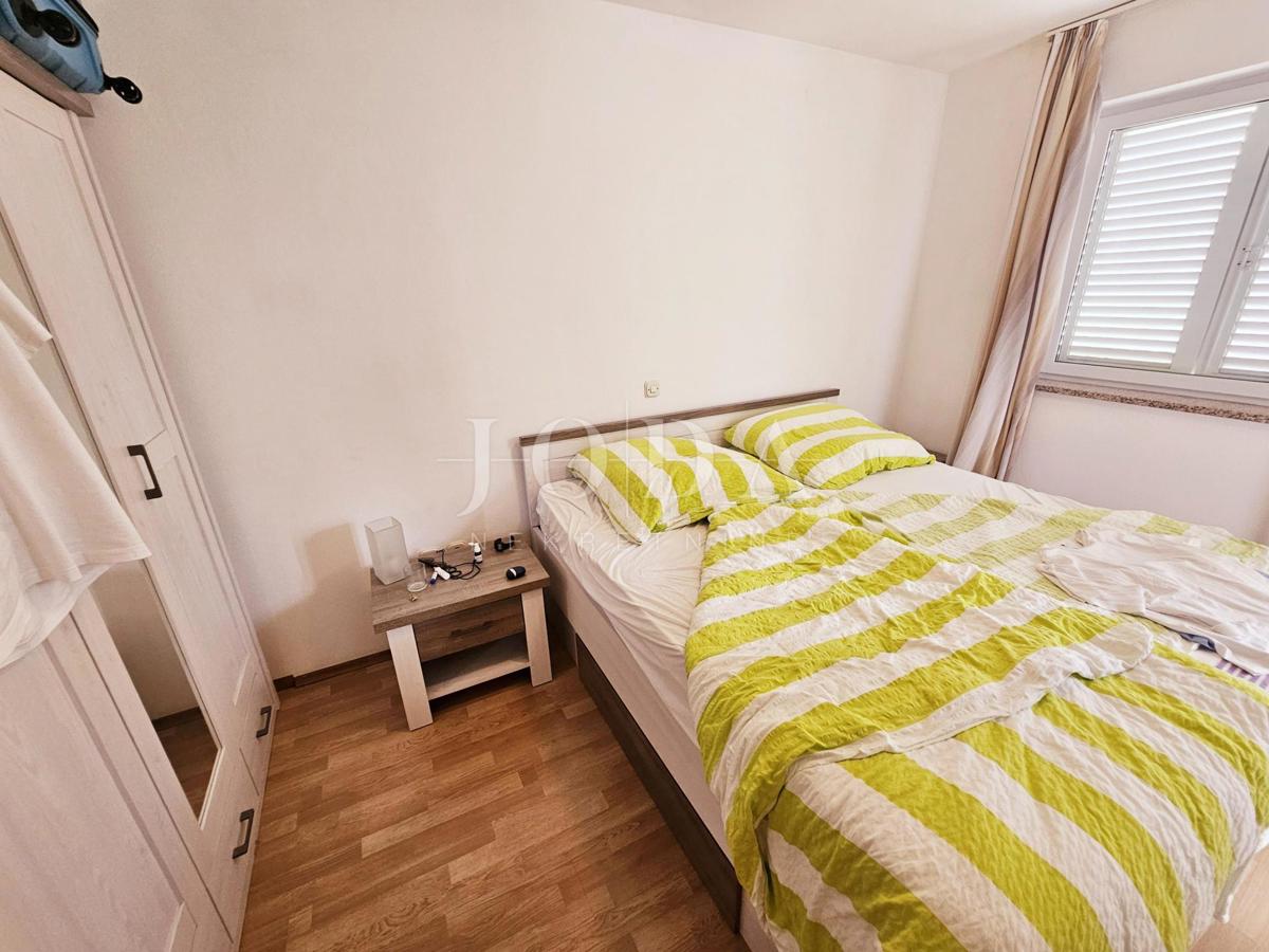 Samostojna hiša s tremi apartmaji, pogled morje - Malinska