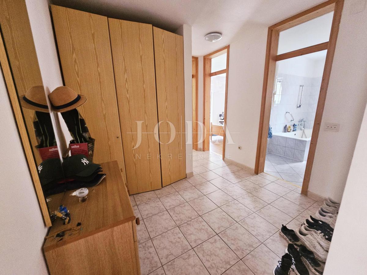 Samostojna hiša s tremi apartmaji, pogled morje - Malinska