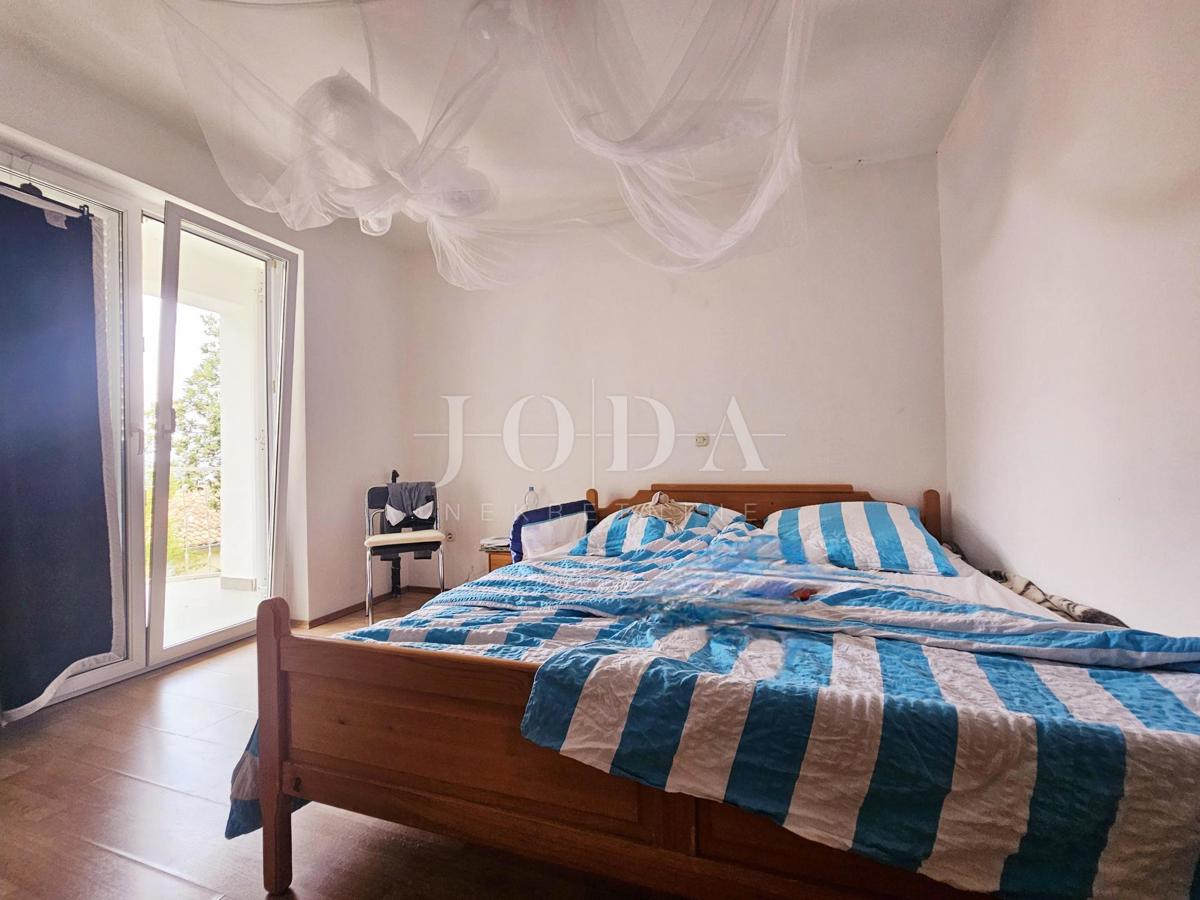 Samostojna hiša s tremi apartmaji, pogled morje - Malinska