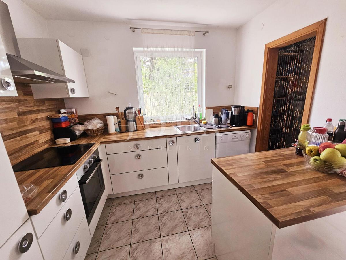 Samostojna hiša s tremi apartmaji, pogled morje - Malinska