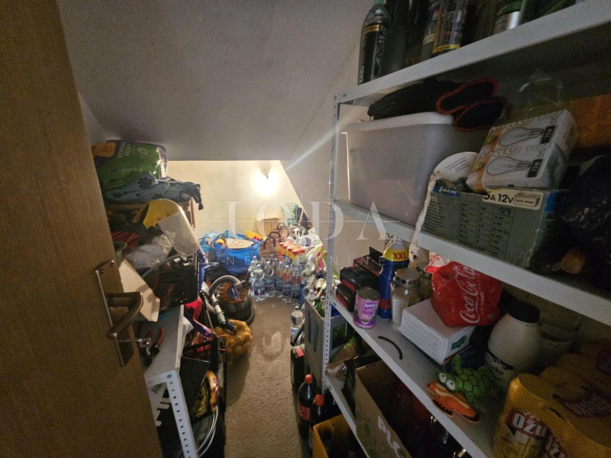 Samostojna hiša s tremi apartmaji, pogled morje - Malinska