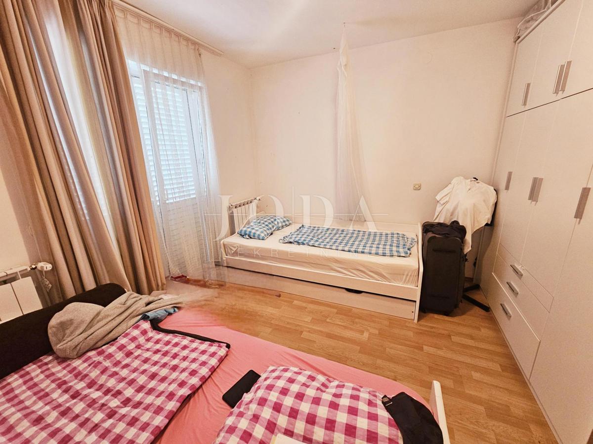 Samostojna hiša s tremi apartmaji, pogled morje - Malinska