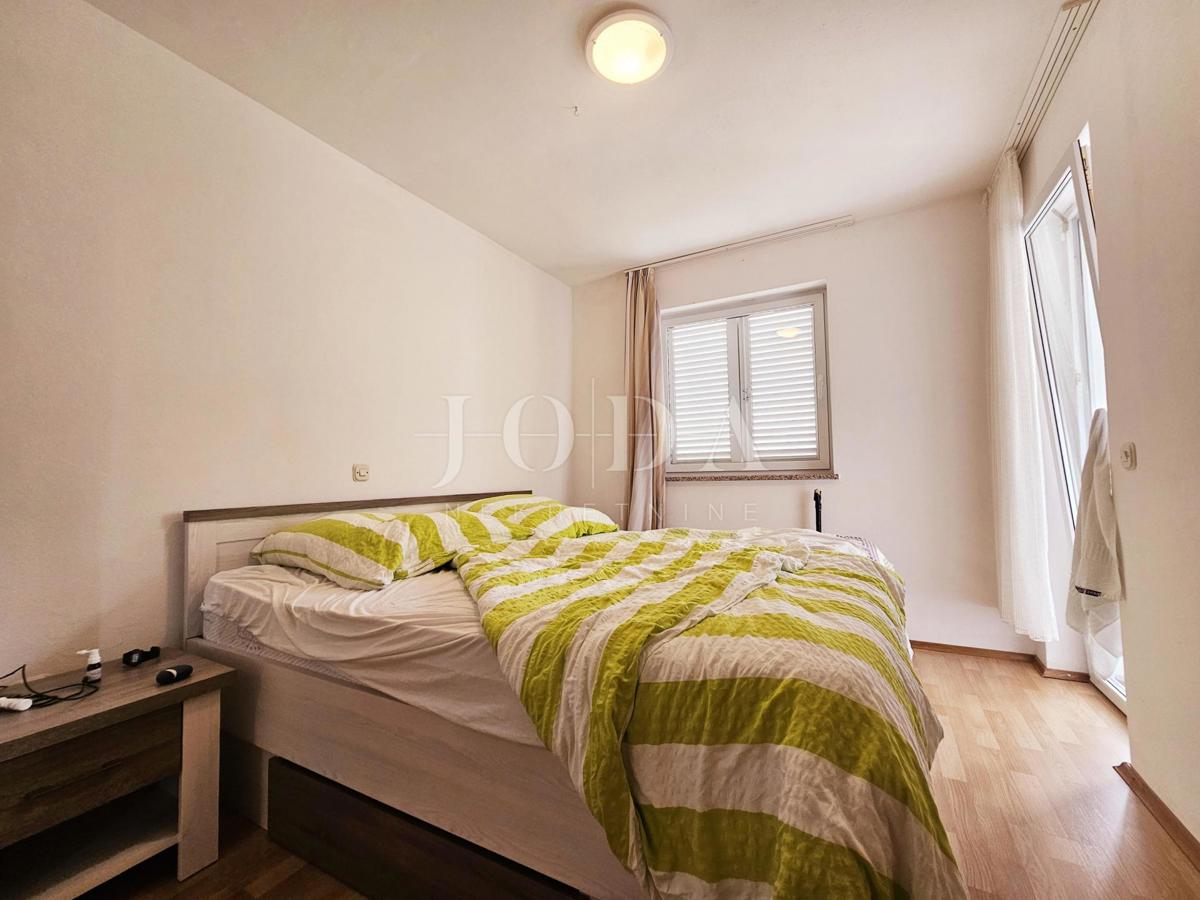 Samostojna hiša s tremi apartmaji, pogled morje - Malinska