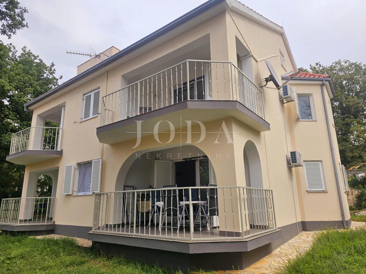 Samostojna hiša s tremi apartmaji, pogled morje - Malinska