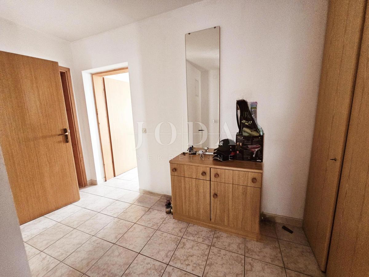 Samostojna hiša s tremi apartmaji, pogled morje - Malinska