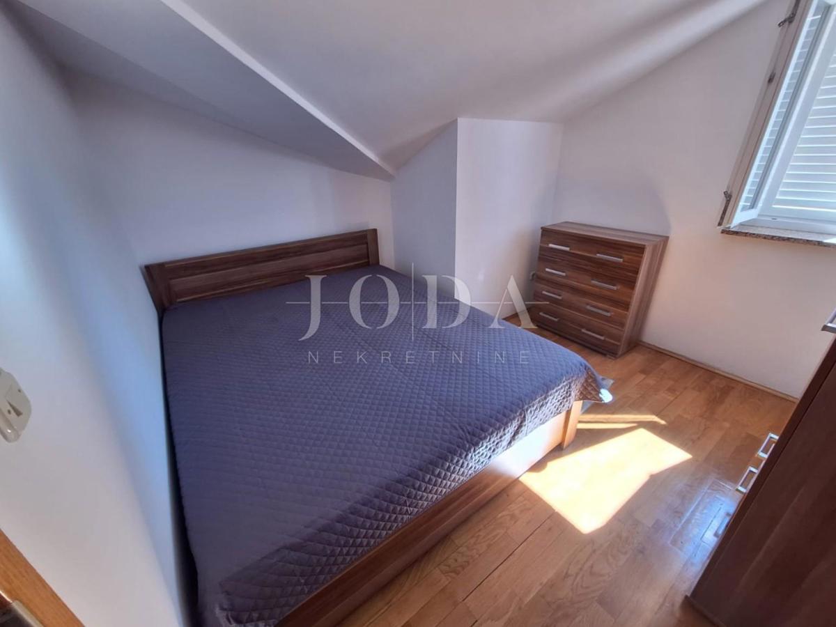 Dva apartmaja v Malinski, vrt, opremljeno!