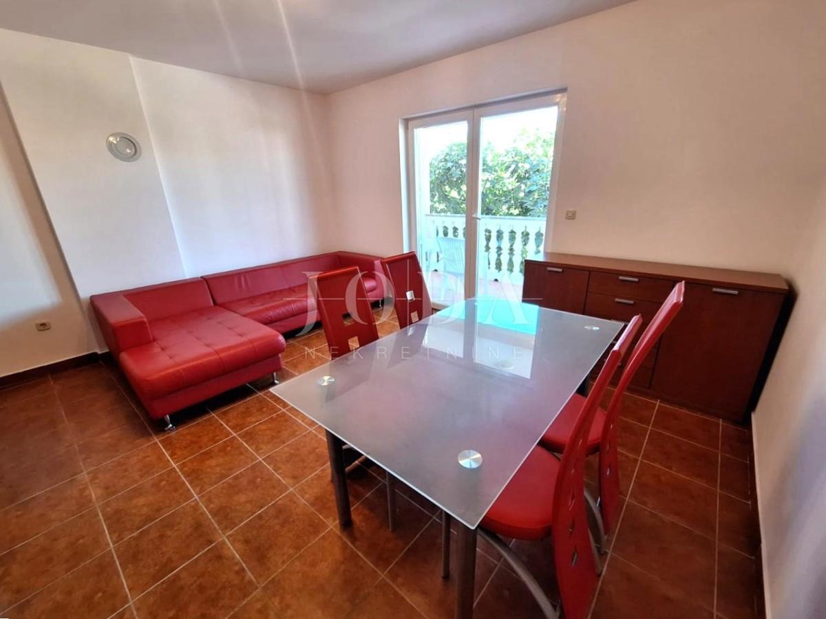 Dva apartmaja v Malinski, vrt, opremljeno!