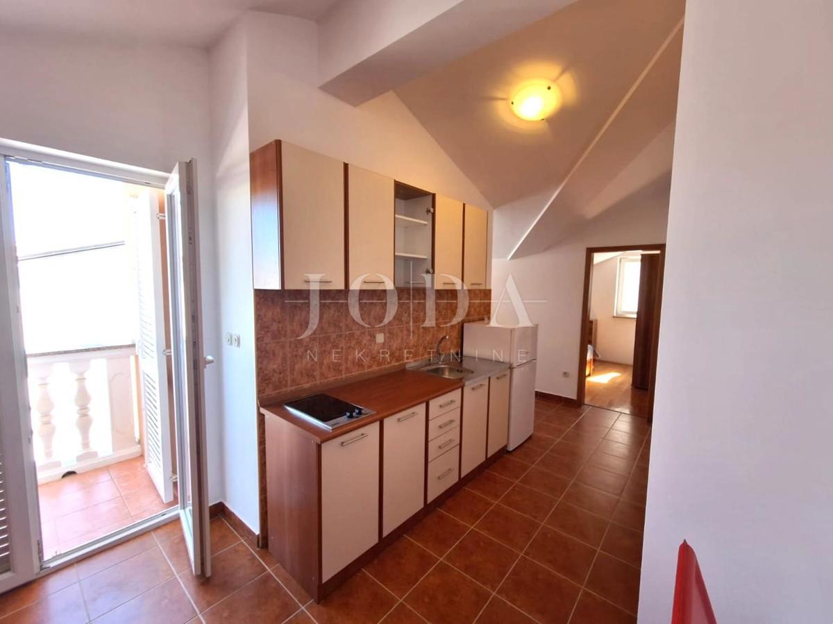 Dva apartmaja v Malinski, vrt, opremljeno!