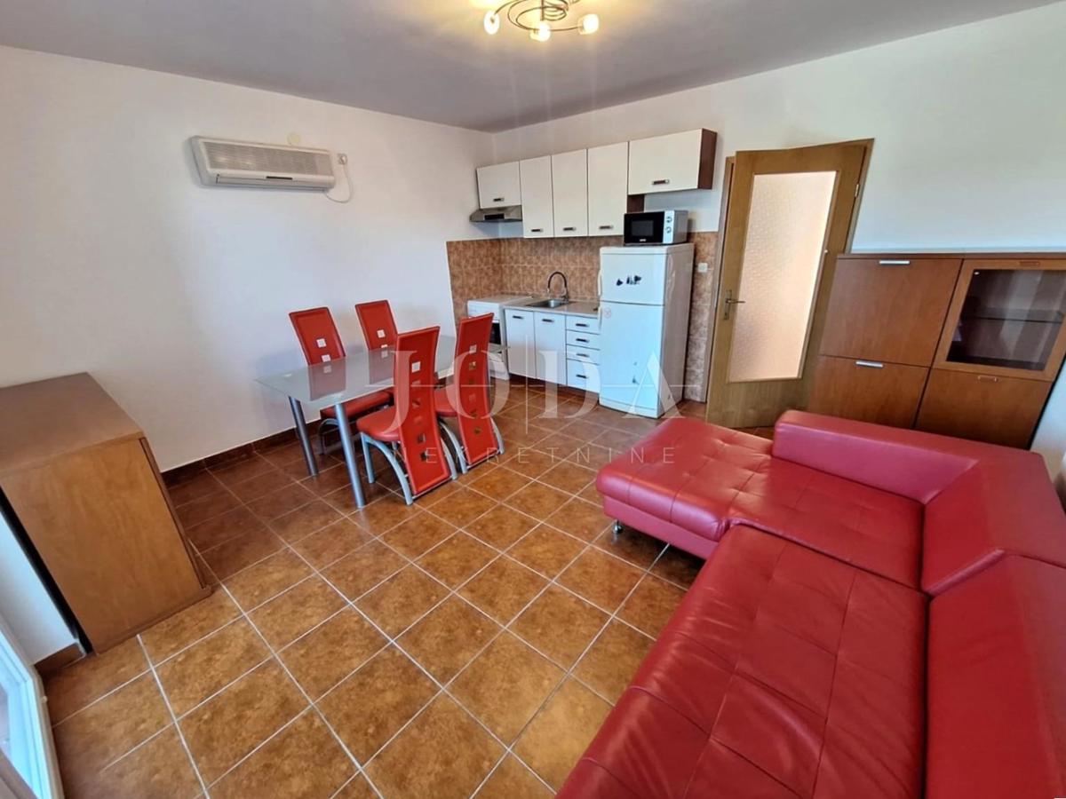 Dva apartmaja v Malinski, vrt, opremljeno!